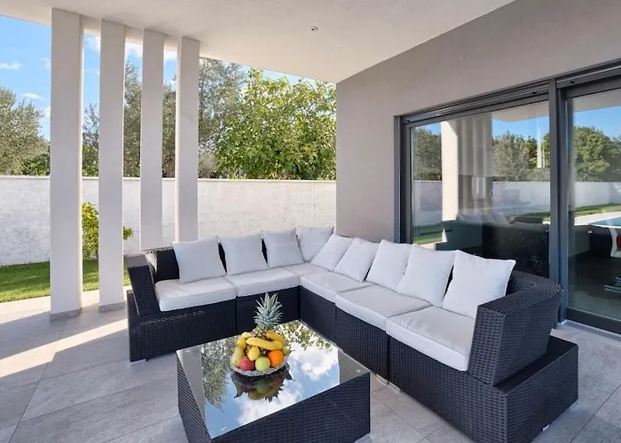 In With Swimming Pool Villa