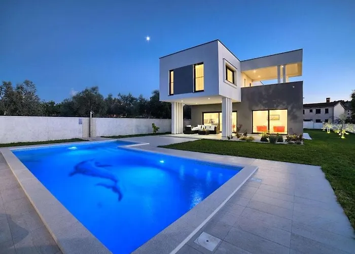 In With Swimming Pool