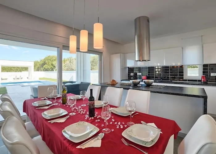 Villa In With Swimming Pool