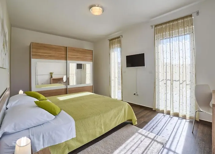 In With Swimming Pool * Pula