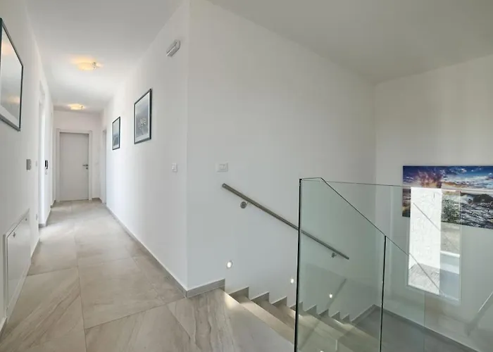 In With Swimming Pool * Pula