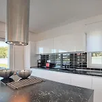 Вілла In With Swimming Pool *