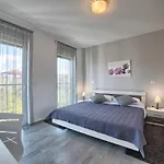 Vila In With Swimming Pool *