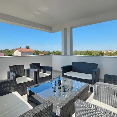 In Pula With Swimming Pool