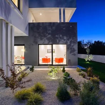 Vila In Pula With Swimming Pool Pula