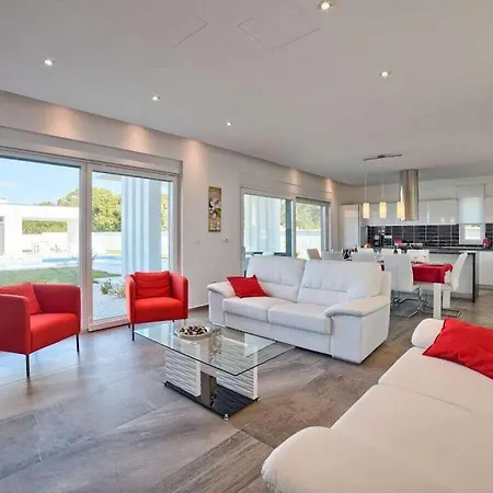Villa In With Swimming Pool *