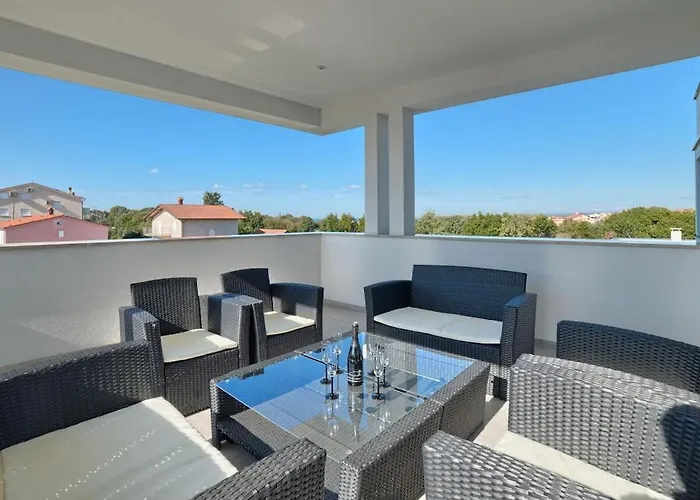 In Pula With Swimming Pool