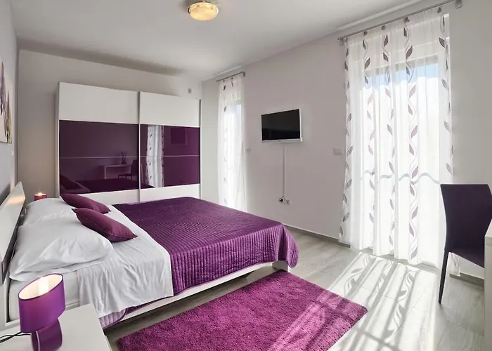 In Pula With Swimming Pool Villa