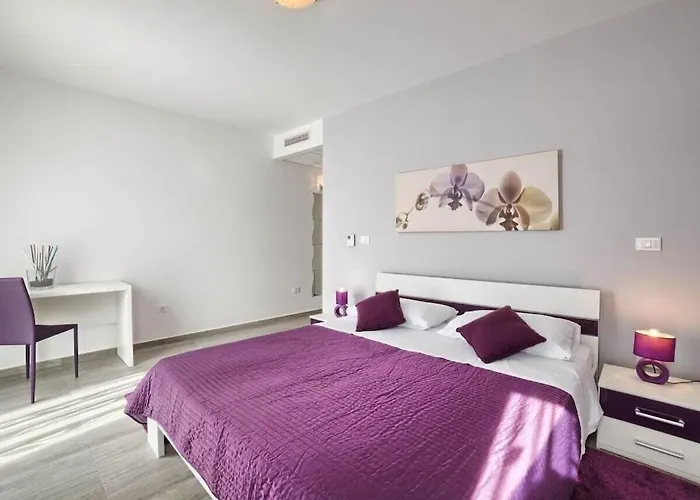 In Pula With Swimming Pool Villa Pula