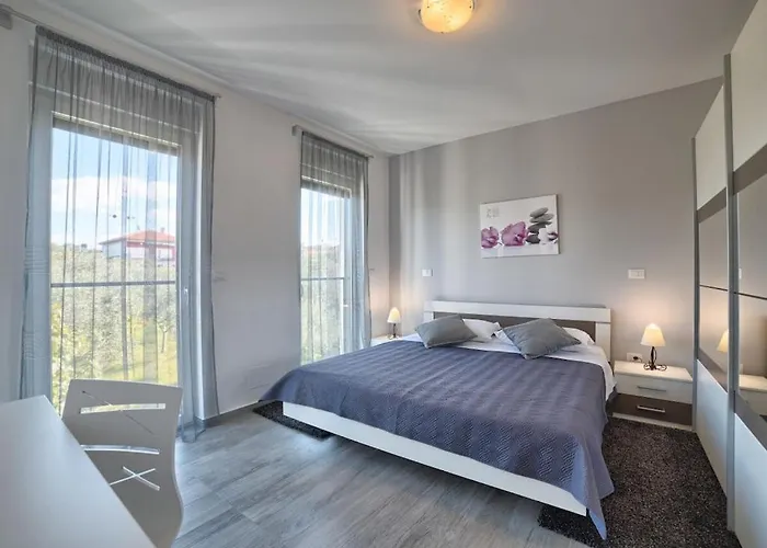 Vila In Pula With Swimming Pool *